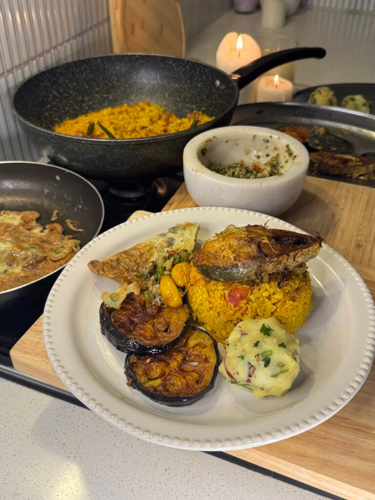 Delicious Khichuri And Fish Fry Platter Every Bengali Love!